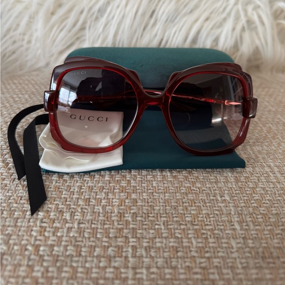 Gucci Magenta Gradient Irregular Sunglasses - Picture 6 of 6